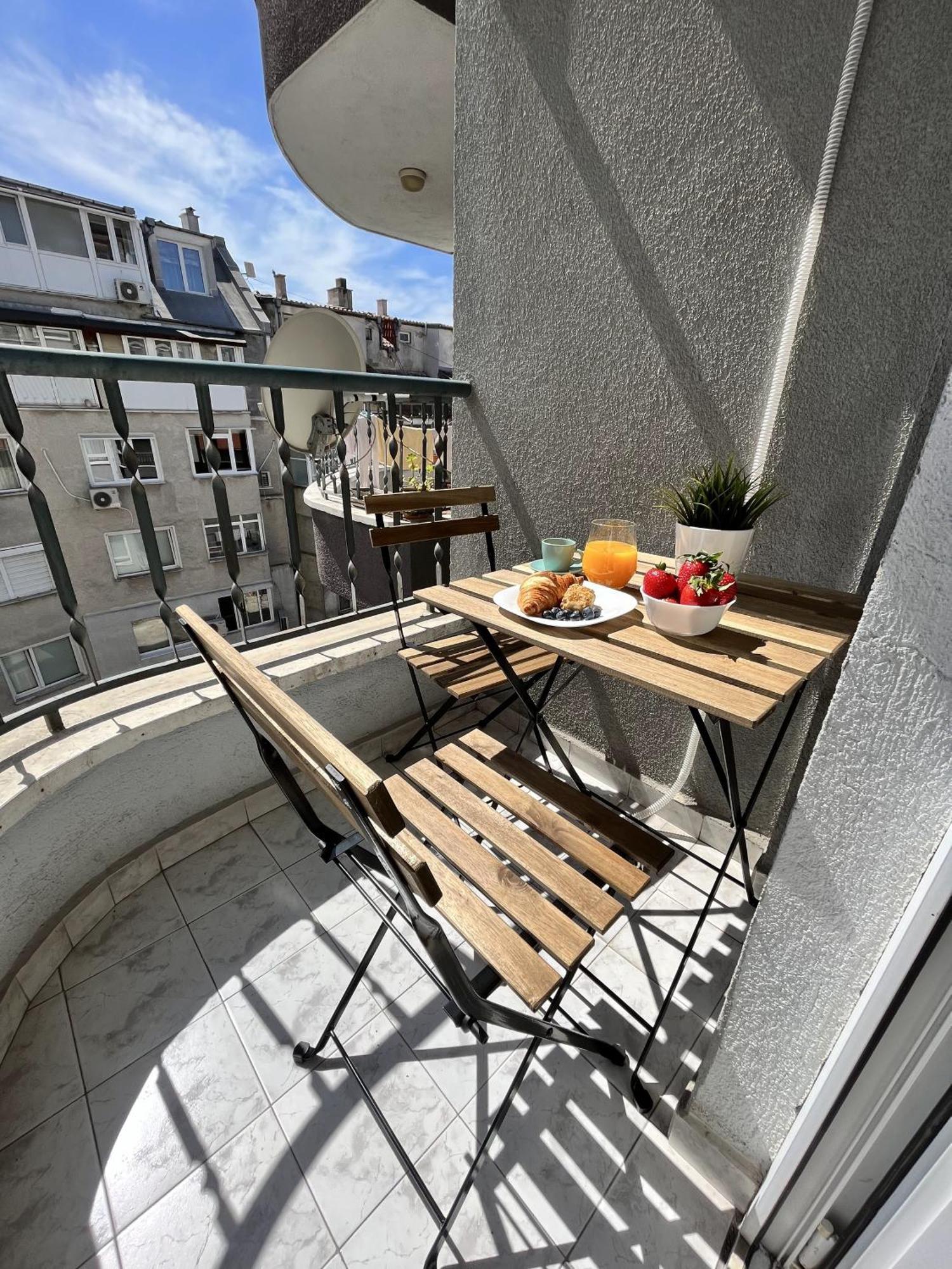 Central Cosy, Fully Renovated 2Bd Near The Cathedral فارنا المظهر الخارجي الصورة